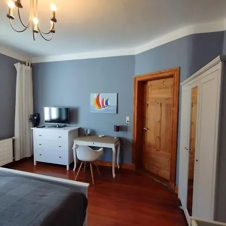 Birklund Modern Retreat *